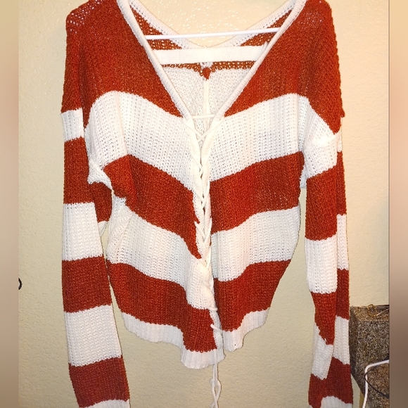 Sold Burgundy and red knit sweater - Picture 3 of 4